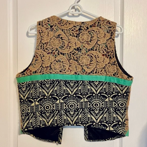 Gimmicks by BKE Multicolor Bohemian Vest with Lace Details size x-large - Picture 5 of 8